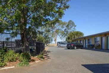 Artesian Motor Inn Under New Management Rams Motel