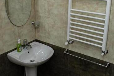 Bee Lucky Hostel And Tours