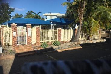 Palm Valley Motel And Self Contained Holiday Units