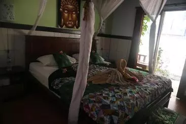 Majatalo Putu Guest House Pemuteran