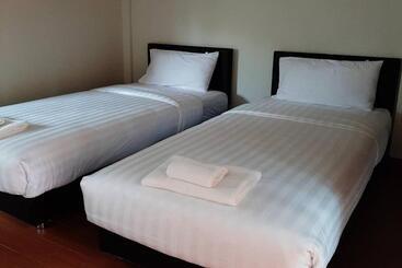 Phenwaree Amphawa Resort