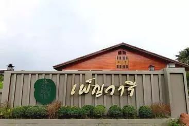 Phenwaree Amphawa Resort