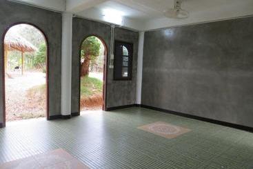 Hotel River Garden 888