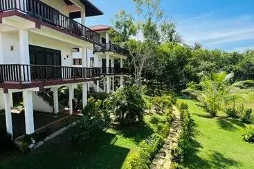 Hotel Ashansa Lagoon Resort