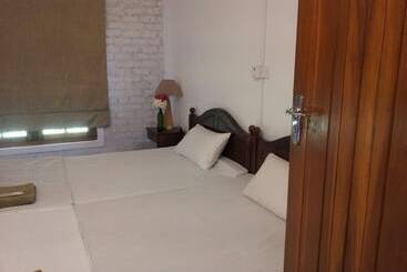 Pensione Captains Bird Safari Lodge