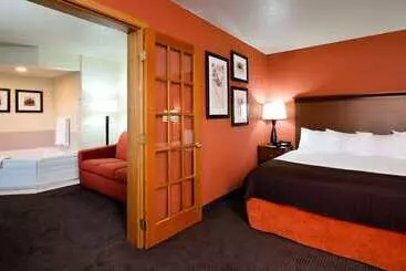 Отель Americinn By Wyndham Manitowoc