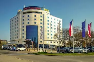 Cosmopolitan Bobycentrum   Czech Leading Hotels