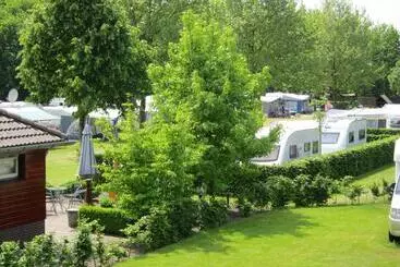 Aamiaismajoitus (B&B) Pipowagen Minicamping De Linde