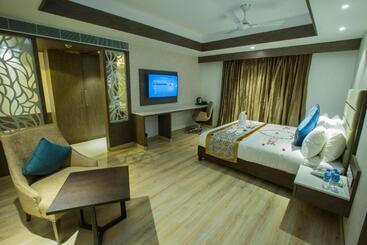 Hotel Saradha Grande