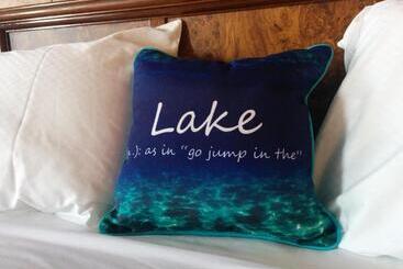 فندق على الطريق All Tucked Inn