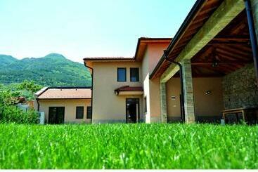 Пансион Yustina Villas Guest House