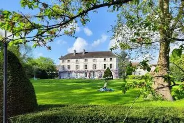 Aamiaismajoitus (B&B) Château De Brinville