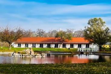 مبيت وإفطار Pannónia Golf & Country Club