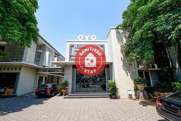 Hotel Oyo 2028 Wisma Jepara