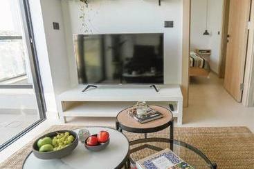 تختخواب و صبحانه Nu Fifty Two