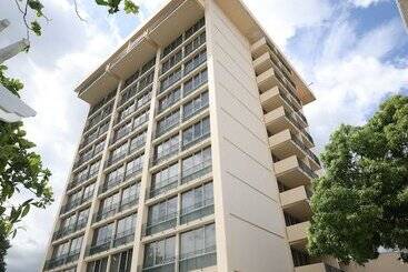 Courtleigh Hotel & Suites