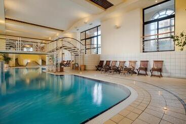 Отель Verdi St George S Bay Marina