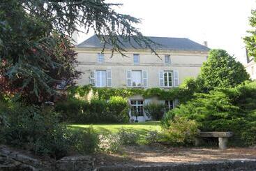 تختخواب و صبحانه Le Chai De La Rose Spa Et Séances Bien être