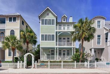 18 Coast Cottage Lane By Hodnett Cooper
