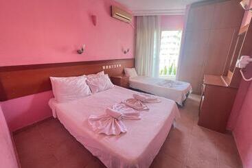 Holiday Apart 50 Meters To Beach, Sea View Apartments