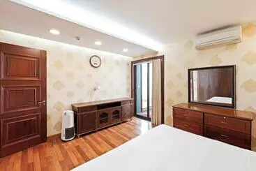 هتل آپارتمان Moon West Lake Residence