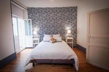 تختخواب و صبحانه Les Chambres Du Mail