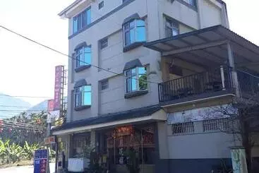 تختخواب و صبحانه Sun Moon Flower Homestay