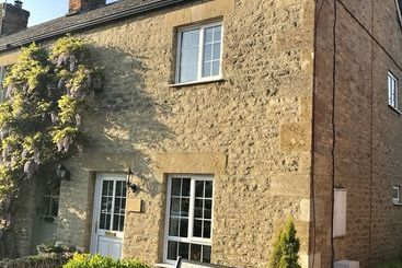 Cotswold Cottage Gems  Way Cottage