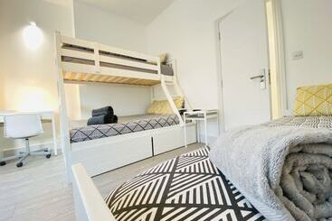 펜션 Seafield Seafront Apartments