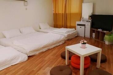 پانسیون Walk Around Tainan