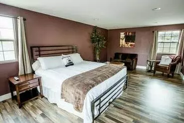 Mökkimajoitus Wine Suite At Rellik House. Winery & Alpaca Farm