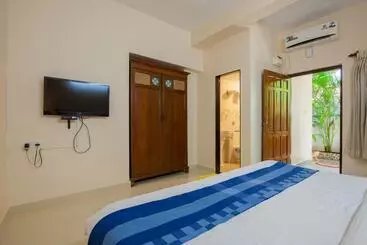 Pension  Mistral Holidays