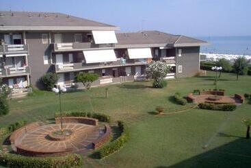 Lägenhetshotell Macrinum Green Marine