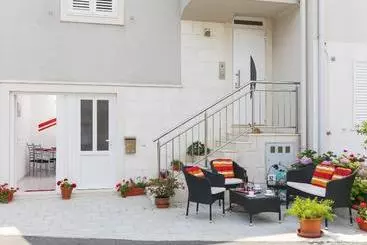 Hotelli Apartments Mira