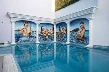 Casa Bonita Hotel & Luxury Residence