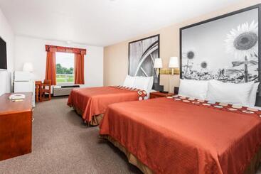 هتل Super 8 By Wyndham Morden