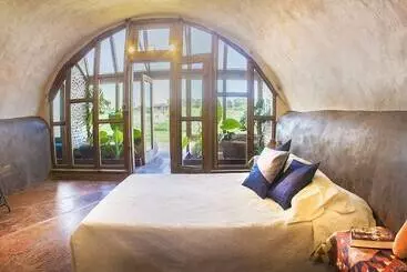 Hotelli Caliu Earthship Ecolodge