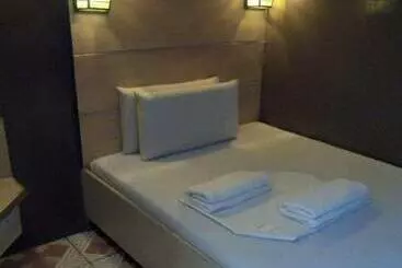 Hotel Oyo 690 Touch N Go Apartelle