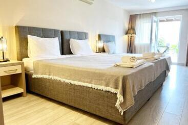Aparthotel Farrys Boutique Hotel & Beach Club   Yalıkavak