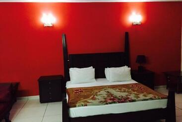 پانسیون Royal Guest House Lahore Cantt