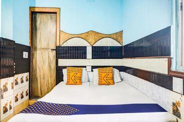 هتل Spot On 74318  Preet