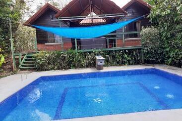 Bed and Breakfast Restaurante Y Cabinas Sudy