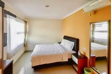 Pensão Reddoorz Syariah Plus Near Cirebon Super Block Mall 2