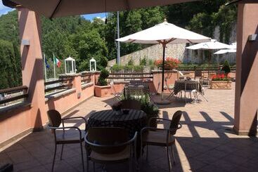 Отель Meridiana Country