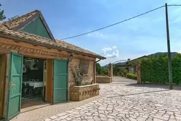 Mökkimajoitus Detached House In Cagli With Swimming Pool And Garden
