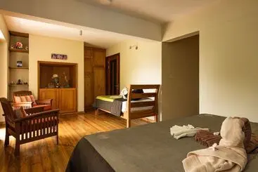 پانسیون Happy Days Guest House