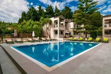 پانسیون Trianon Studios