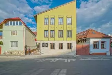 Nocleg ze śniadaniem Monarch House