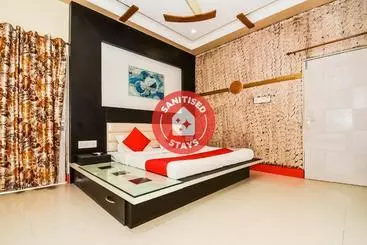 Hotel Oyo 37863 Dharam Palace