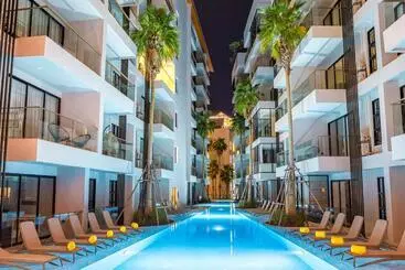 Hotelli Surin Beach Residence